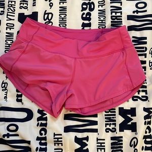 lululemon speed up low-rise lines shorts 2.5 in sonic pink